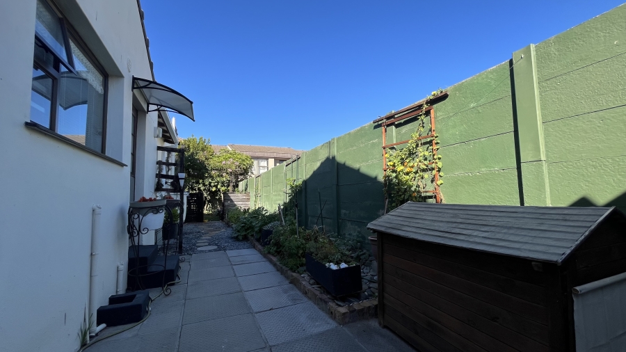 3 Bedroom Property for Sale in Table View Western Cape